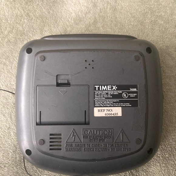 Am/Fm Clock Radio by Timex. - Picture 4 of 5